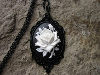 Victorian Black and White Rose Necklace - Crimson Shadows NecklaceCrimson Shadows Crimson Shadows CSPX2305 Victorian Black and White Rose Necklace